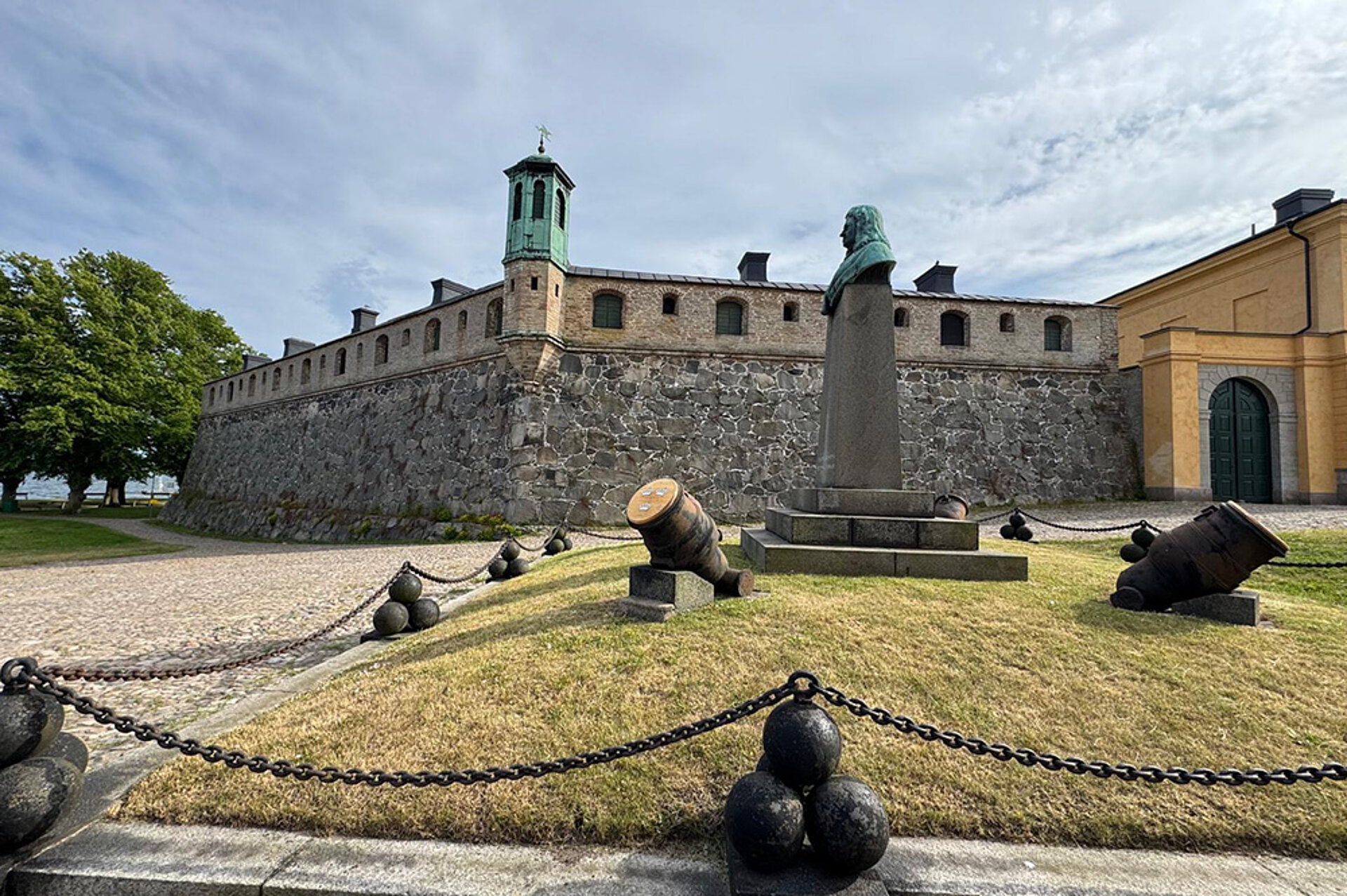 Prozkoumáme Kostu a Karlskronu. Hrad ve švédské Karlskroně.
